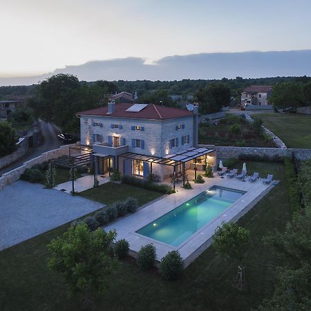 Villa Pi For 8 People In Central Istria With Heated Pool & Large Garden Tinjan Exterior foto