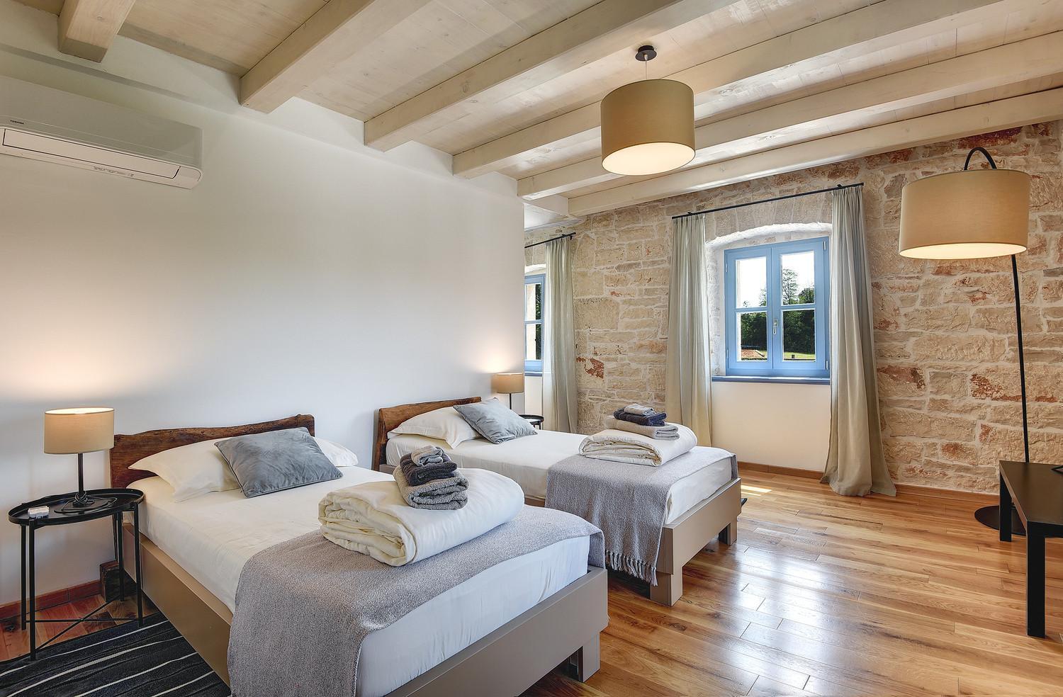 Villa Pi For 8 People In Central Istria With Heated Pool & Large Garden Tinjan Exterior foto